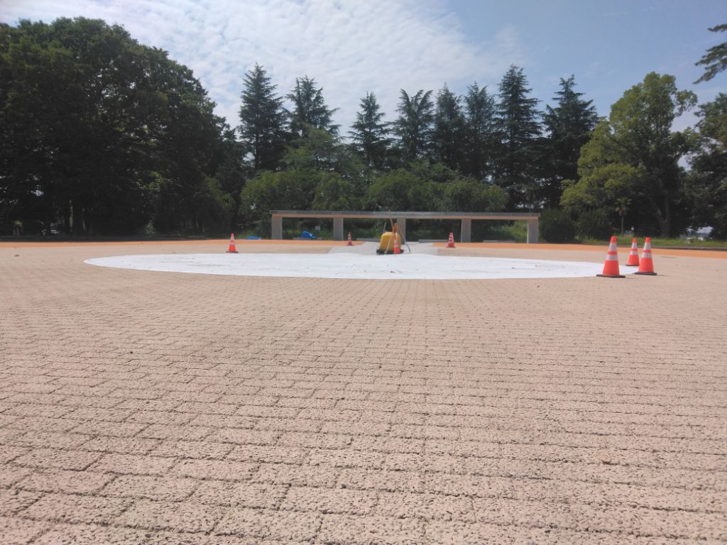 じゃぶじゃぶ池タイル