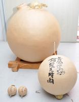 様々な大きさの花火玉の写真