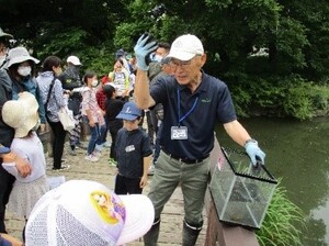 ウィークエンドサイエンスの活動の様子（別府沼公園）