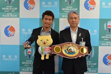 木村翔選手と富岡市長です。