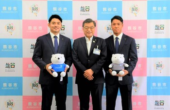 山沢拓也選手と竹山晃暉選手と市長