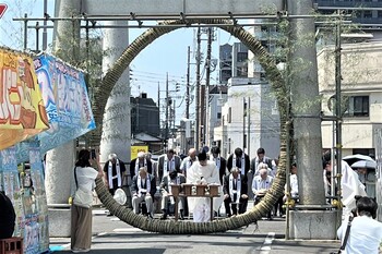 胎内くぐり（大祓式）の様子1
